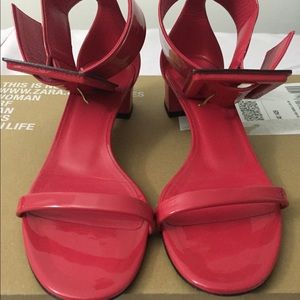 Gucci  ankle fuschia/pink Patent Leather sandals